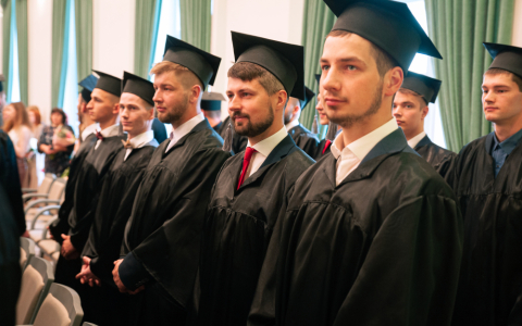 Tehniskās fakultātes absolventu izlaidums 2022